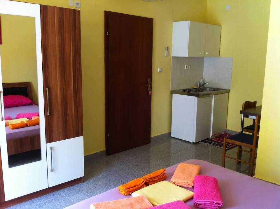 Triglav Studio Apartments Punat Hırvatistan