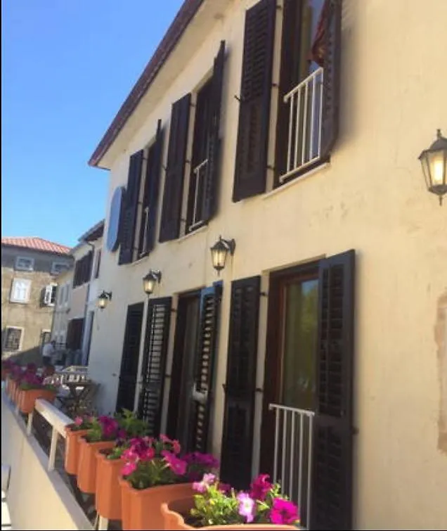 Triglav Studio Apartments Punat 0*,